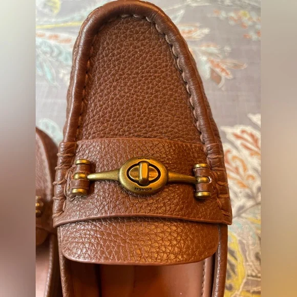 COACH CROSBY DIVER Brown Grainy
Leather Loafers with Brass Gold Accent - Picture 6 of 11